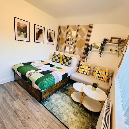 R-4 Newly Renovated Private Self Contained In Selly Oak With Own Kitchenette And Shared Bathroom Between Two Gasthof Birmingham