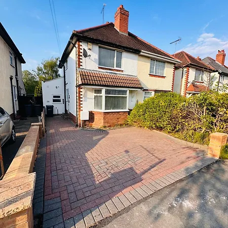 Gasthof R-4 Newly Renovated Private Self Contained In Selly Oak With Own Kitchenette And Shared Bathroom Between Two
